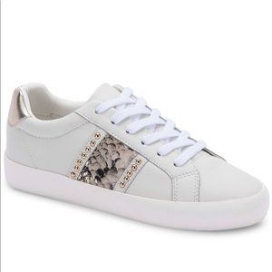 Aqua college women’s Gillian waterproof sneakers size 8M.